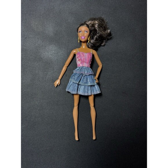 Barbie Fashionistas Swappin’ Styles Artsy Nikki Doll 2010 Articulated GUC - Picture 1 of 7